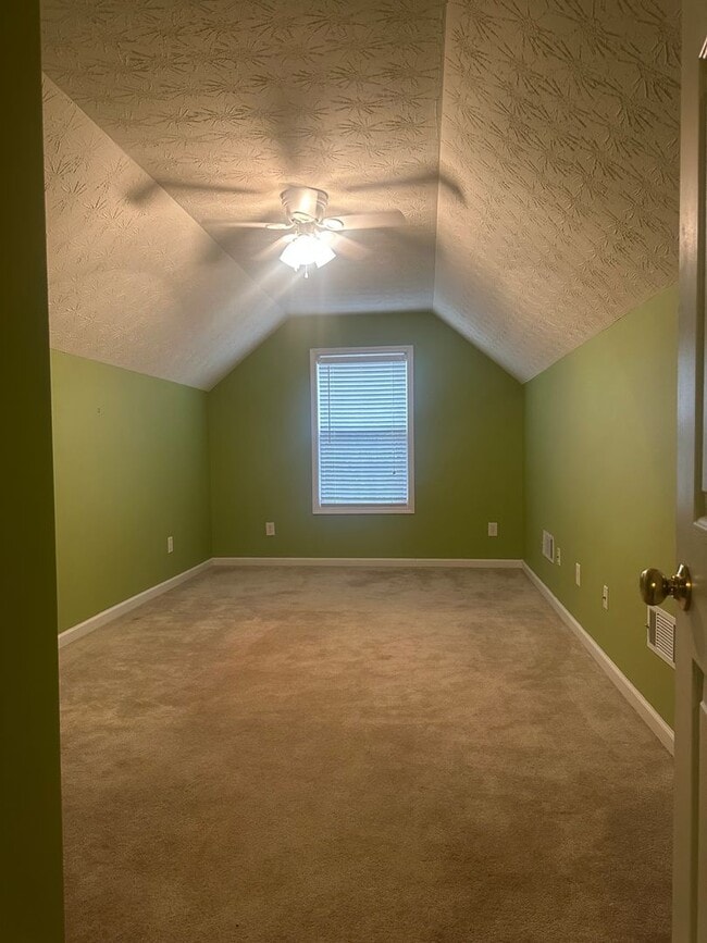 Building Photo - 4 Bedroom home in Gainesville!