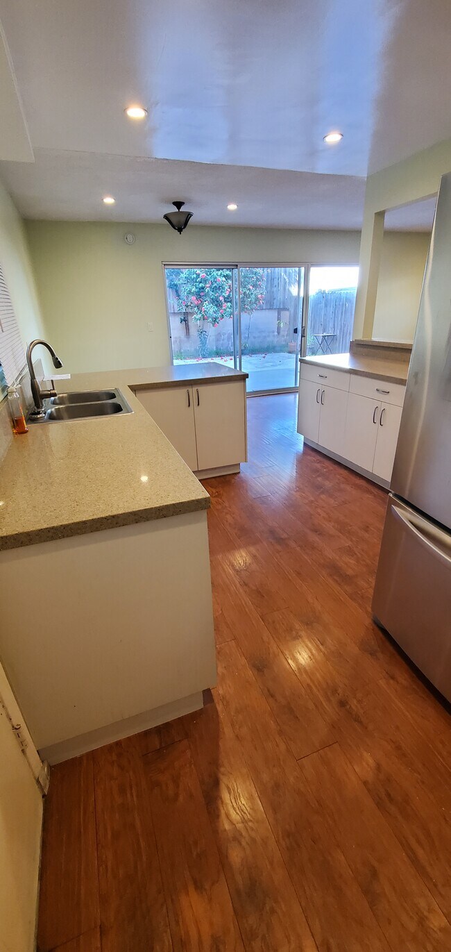 Building Photo - 11913 Culver Blvd