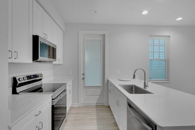 Building Photo - 1227 NW 4th Pl