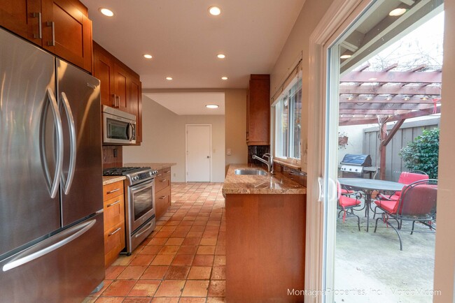 Building Photo - Spacious & Bright Los Gatos Home w/AC and ...