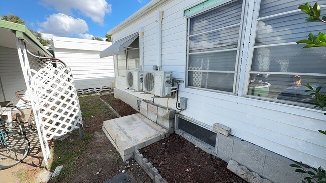 Building Photo - Beautiful fully furnished one bedroom, one bath manufactured home in a 55+ deed restricted gated ...