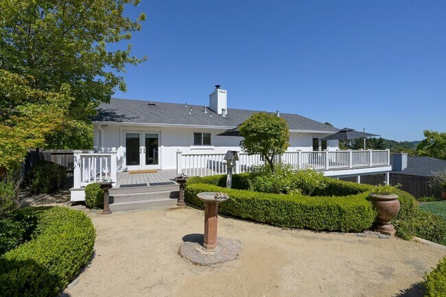 Building Photo - 5 Santa Victoria Ct