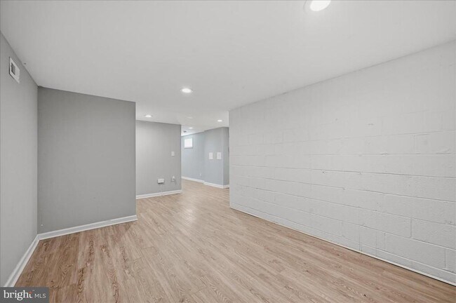Building Photo - 17 Lizbeth Ln