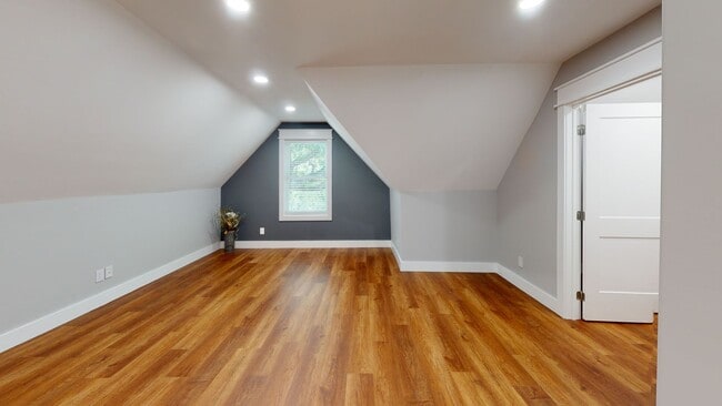 Building Photo - Spacious 10BR/10BA in Fort Sanders  – Perf...