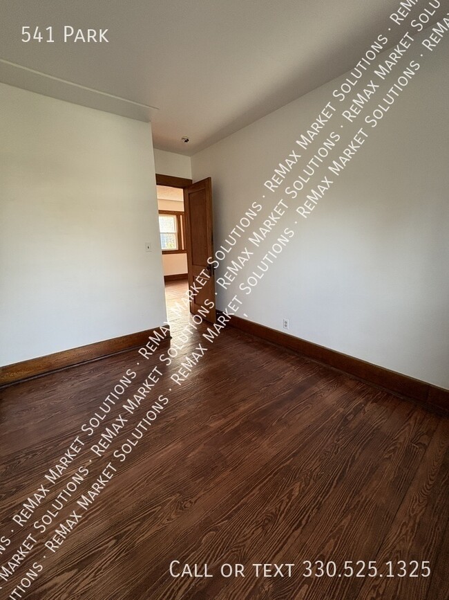 Building Photo - 541 Park-