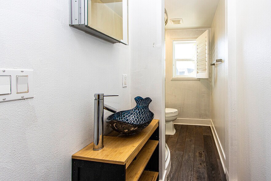 Bath 2nd Floor - 2400 Torrey Pines Rd