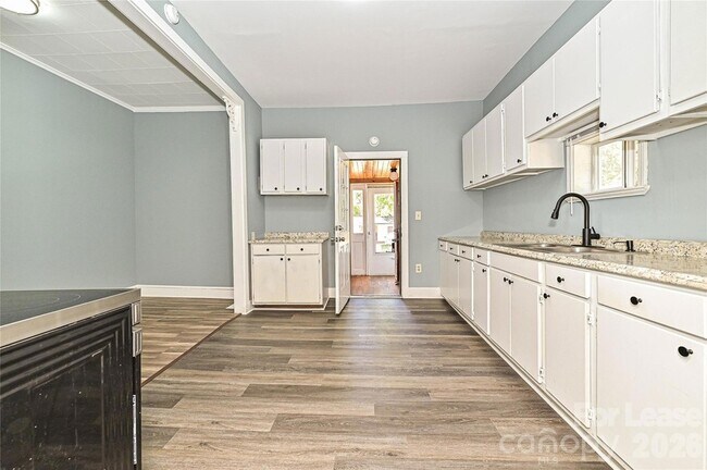 Building Photo - 408 S 12th St