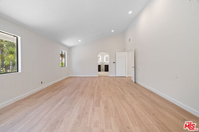 Building Photo - 6143 Lake Lindero Dr