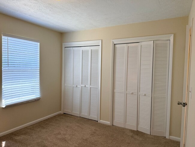 Building Photo - 3 bedroom 2 bath 1 Car Garage Single Family Home