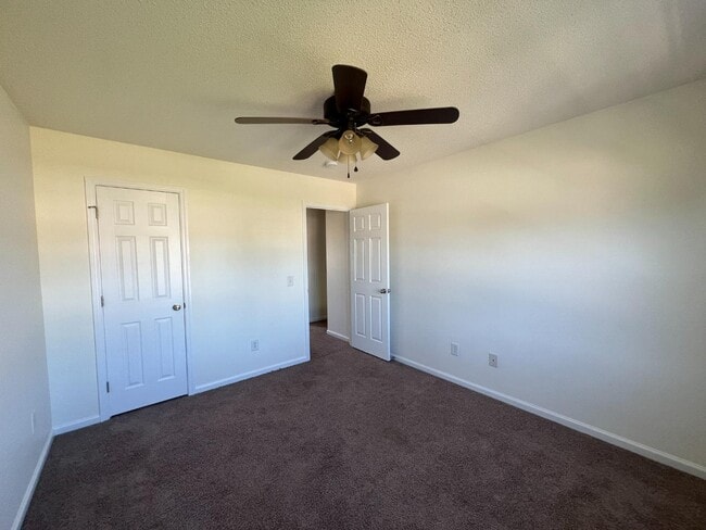 Building Photo - 100 Dover Ct E