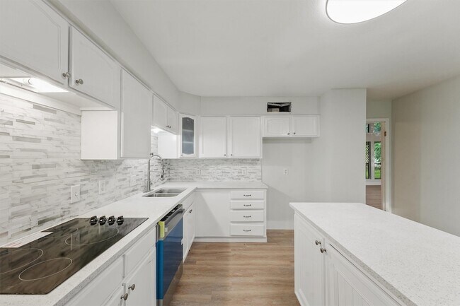 Building Photo - 18118 Lakeside Ln