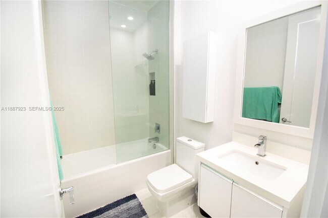 Building Photo - 6320 NW 104th Path