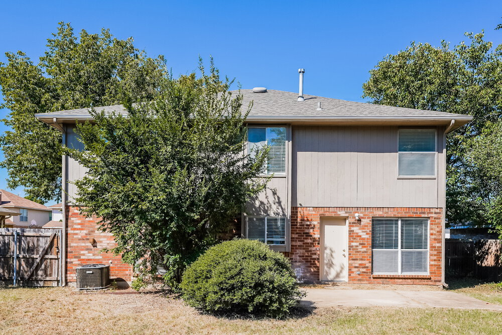 Building Photo - 2843 Red Oak Dr