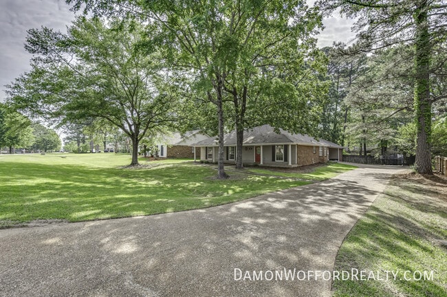 Building Photo - 502 Pelahatchie Shore Dr