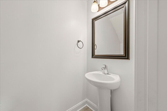 Building Photo - Spacious 5-Bedroom Home with Screened Patio & Private Fenced Yard in Guyton