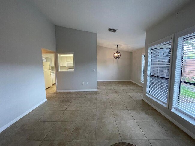 Building Photo - 614 Grenadine Ct