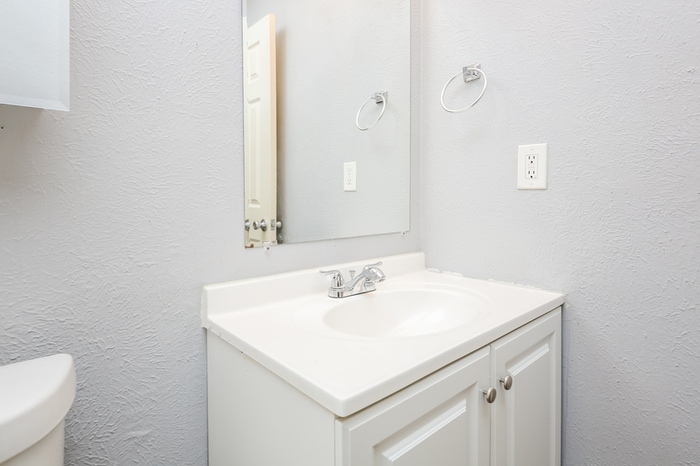 Building Photo - 7439 Oakmore Dr