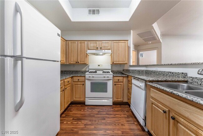 Building Photo - 5855 Valley Dr