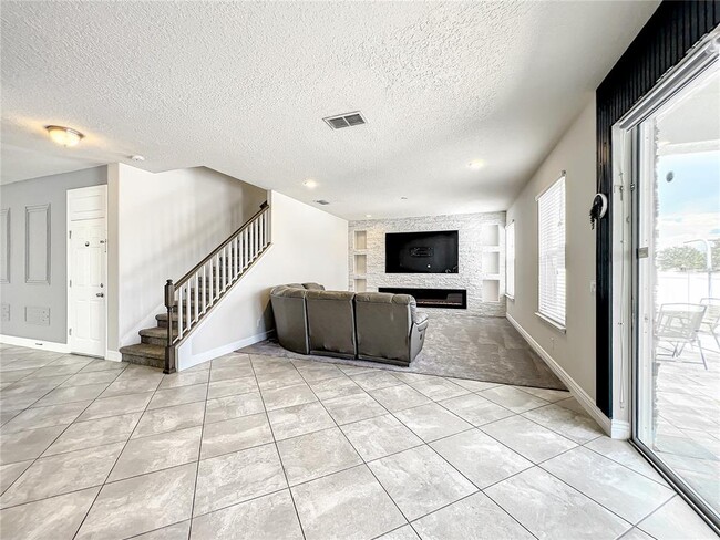 Building Photo - 4993 Southlawn Ave