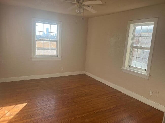 Building Photo - 301 NE 26th St