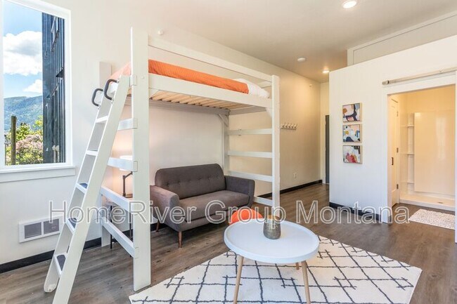 Primary Photo - 320 Clay St