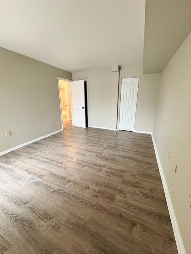 Building Photo - 2109 Greenery Ln