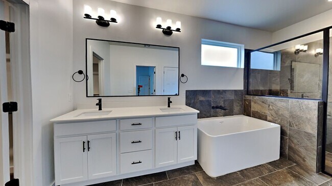 Building Photo - Luxury Modern 3 Bedroom 2.5 Bathroom Home with a Bonus Room in Deer Creek Schools (Neighborhood P...