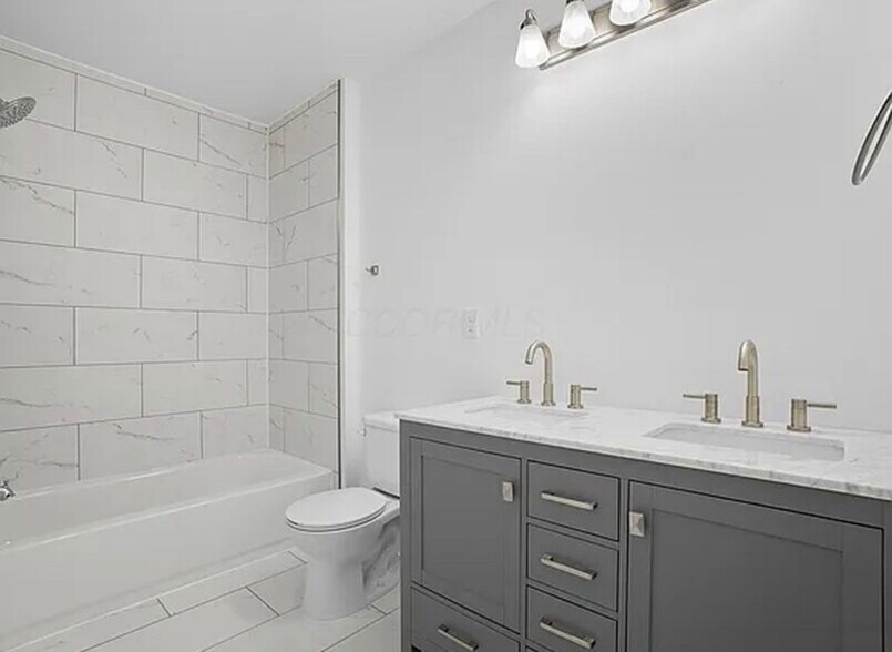 Building Photo - 782 Seymour Ave