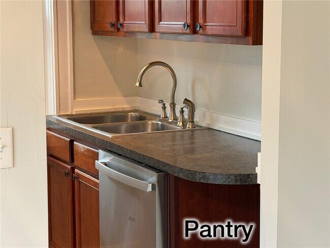 Building Photo - 38 Rebekah St