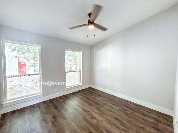 Building Photo - 3804 Southway Dr