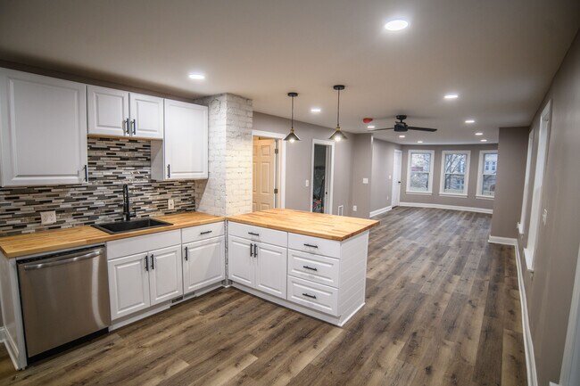 Building Photo - 453 Abbott Rd