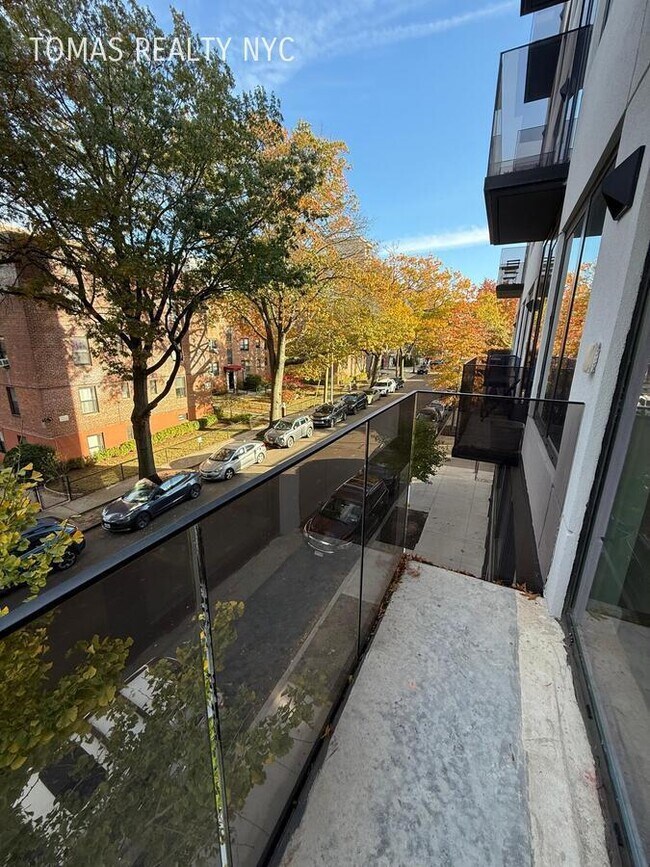 Building Photo - 1890 Pelham Pkwy S