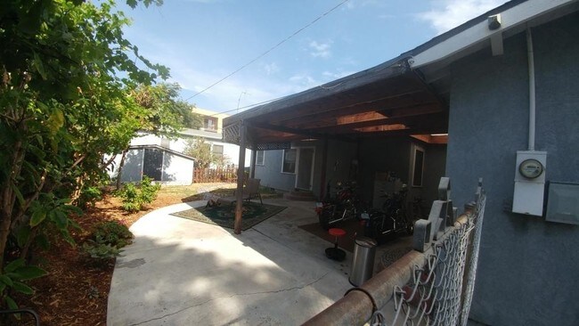 Building Photo - 4230-4232 Swift Ave