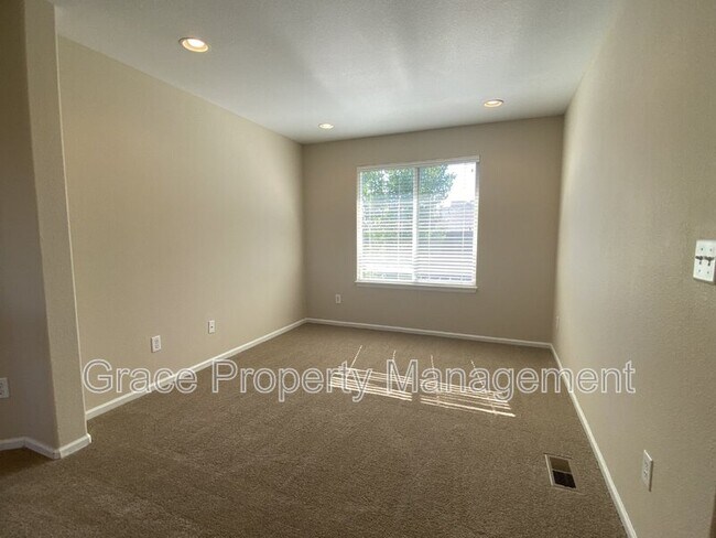 Building Photo - 10255 Ventura St
