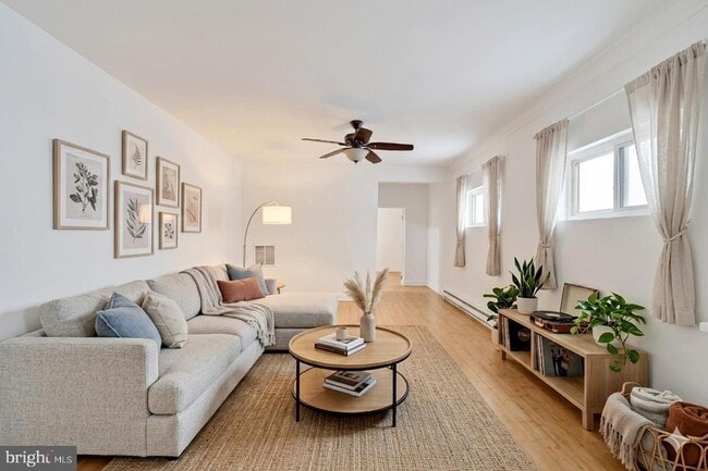 Building Photo - 2040 Frankford Ave