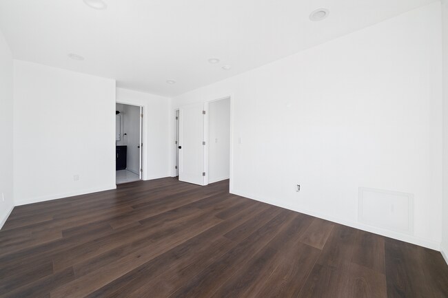 Building Photo - 6733 Lanto St