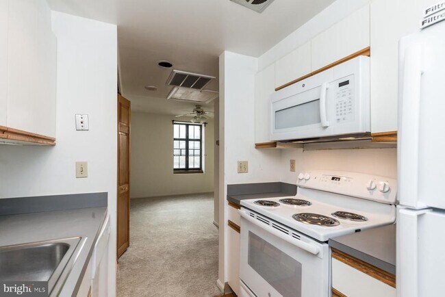 Building Photo - 1601 Spring Garden St