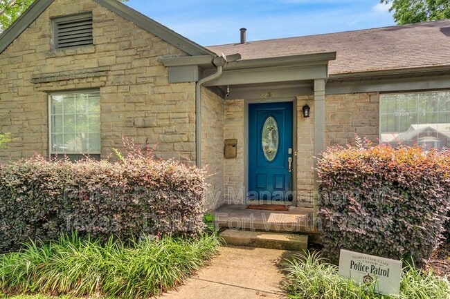 Building Photo - 2234 W Colorado Blvd