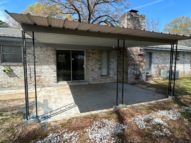 Building Photo - 1025 Crestview Dr S