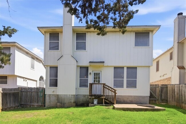 Building Photo - 14704 Yora Dr