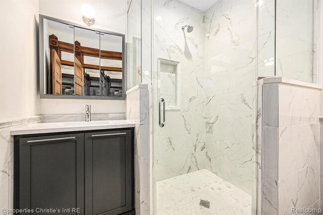 Building Photo - 701 W Canfield St