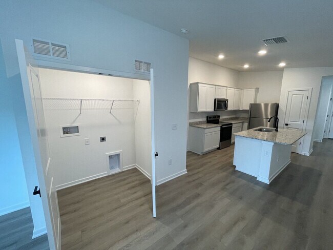 Building Photo - 5665 Deep River Ave