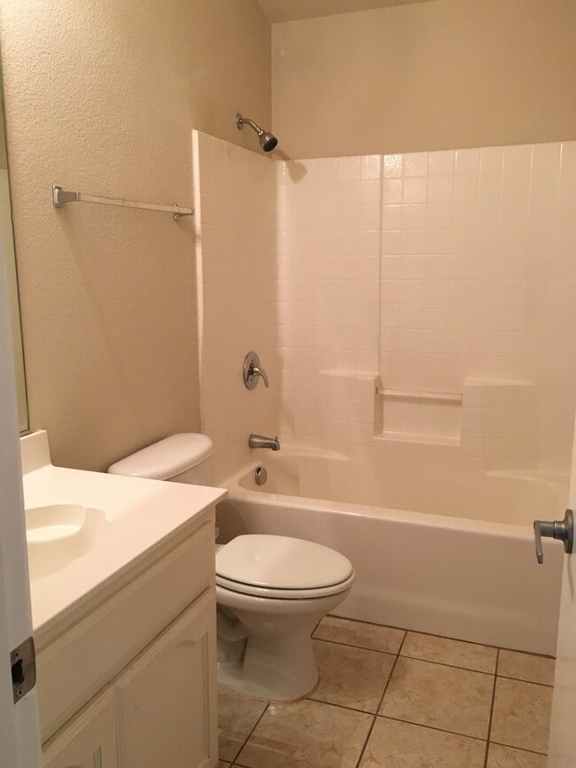 Building Photo - 3BD/2BA/2-Car Garage |Eagle Mtn-Saginaw ISD $1,895/mo | Pets Welcome — All Sizes