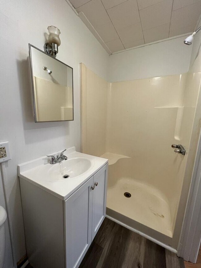 Building Photo - 2701 Mishawaka Ave - Apartment C