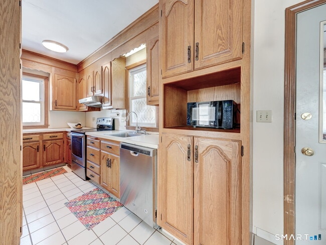 Building Photo - 176 New Litchfield St