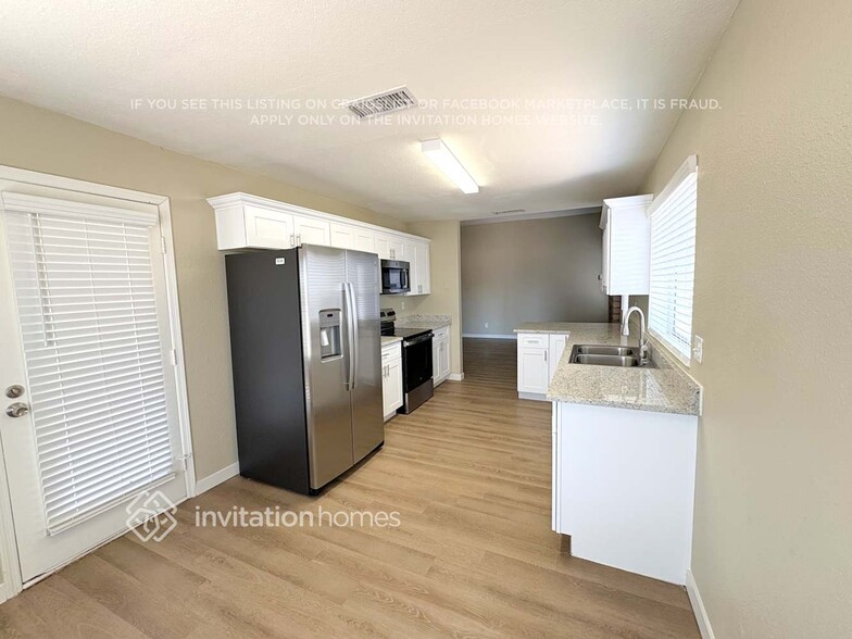 Building Photo - 4205 N 101st Ave