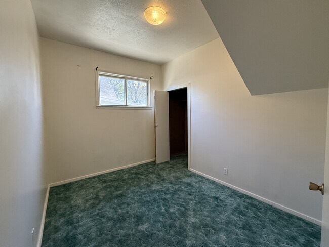 Building Photo - 326 Miles Ave