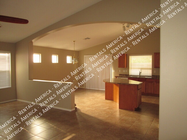 Building Photo - Spacious 3 Bedrm in Pecan Creek