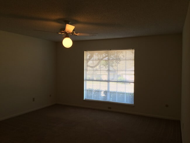 Building Photo - Duplex