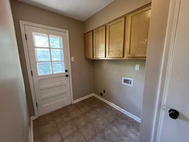 Building Photo - Renovated 3 Bedroom 2 Bath Home with 2 Car...